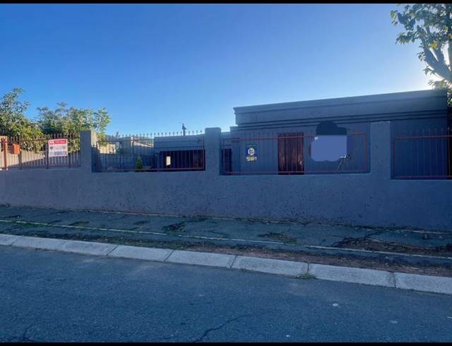 4 BEDROOM HOUSE FOR SALE IN CROWN GARDENS